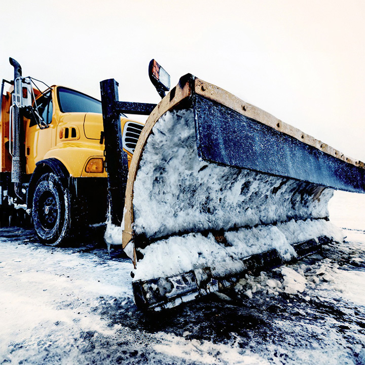 Snow plow truck with Mobile PTO